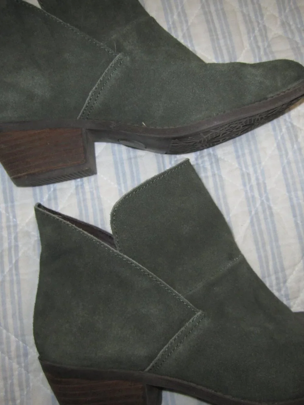 me too Olive Green Suede Ankle Booties